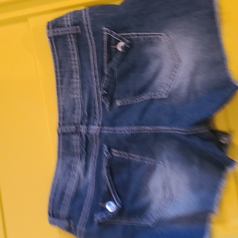 Shorts - Picture 3 of 3